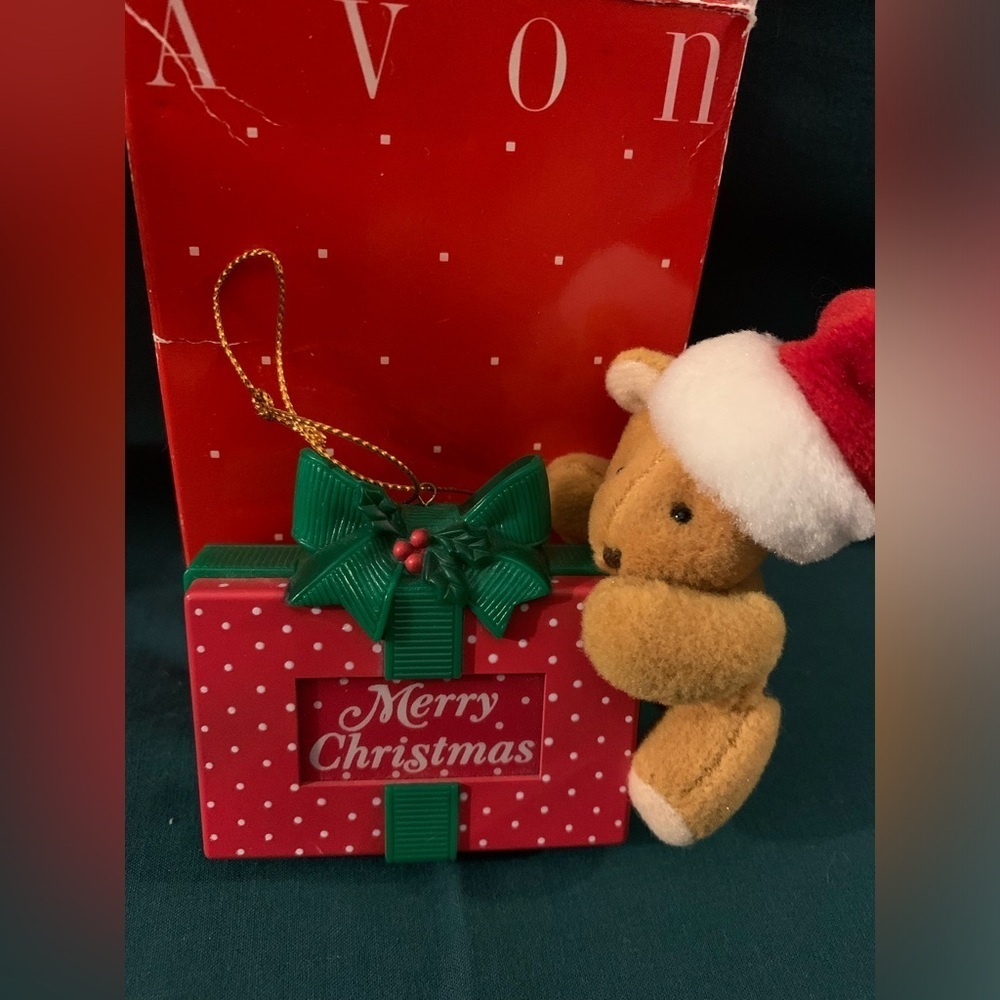 Vintage 1992 Avon Festive Bear with Gift Ornament - Picture 5 of 7